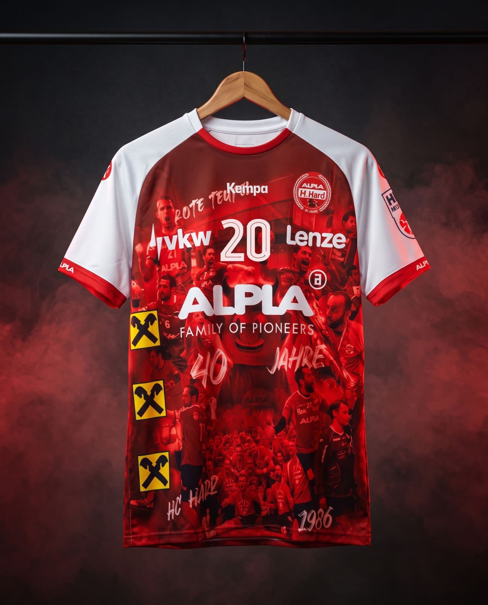 Jubiläumstrikot 40 Jahre ALPLA HC Hard am Bügel